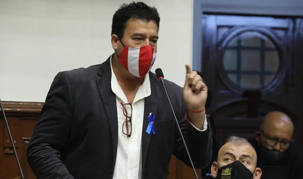 El legislador Edwin Martínez Talavera representa a la región de Arequipa en el Congreso de la República. Foto: Parlamento