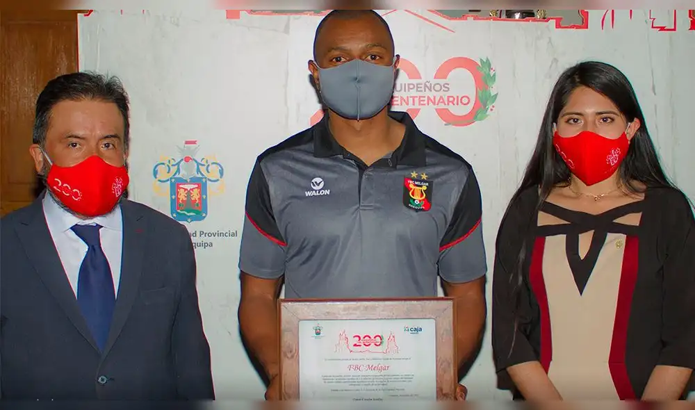 El Museo Rojinegro atiende de lunes a viernes de 9.30 a. m. a 1.00 p. m. y de 2.30 p. m. a 6.00 p. m.; asimismo, los sábados de 9.00 a. m. a 12.00 p. m. Foto: FBC Melgar El Museo Rojinegro atiende de lunes a viernes de 9.30 a. m. a 1.00 p. m. y de 2.30 p. m. a 6.00 p. m.; asimismo, los sábados de 9.00 a. m. a 12.00 p. m. Foto: FBC Melgar