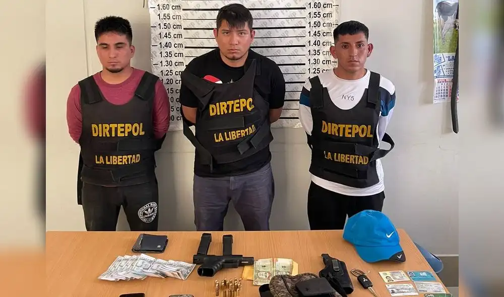 Los delincuentes fueron rodeados y reducidos por los agentes encubiertos. Foto: PNP Los delincuentes fueron rodeados y reducidos por los agentes encubiertos. Foto: PNP