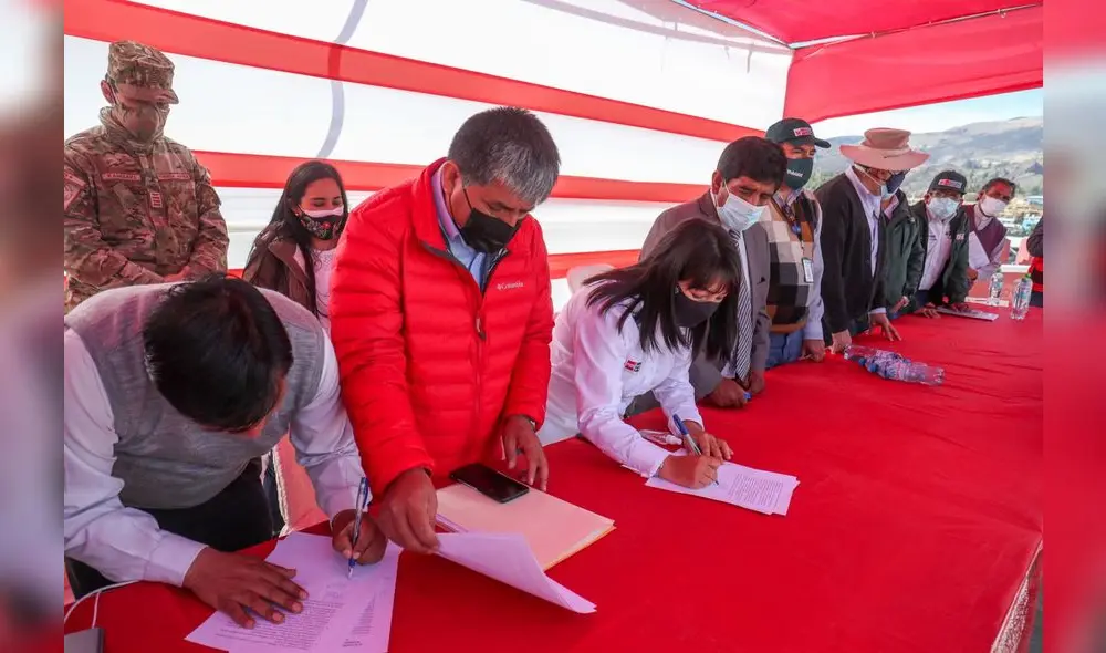 Mirtha Vásquez se disculpó con los presentes y con toda la población por la ineficiencia del Estado durante muchos años. Foto: Twitter Mirtha Vásquez