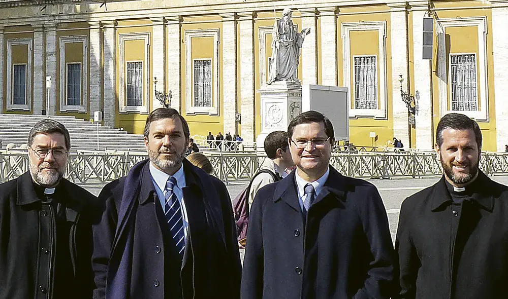 Protagonistas. Jaime Baertl Gómez, Enrique Elías Dupuy, Eduardo Regal y Gonzalo Len Álvarez conforman la cofradía del Sodalicio en Roma. Foto: difusión