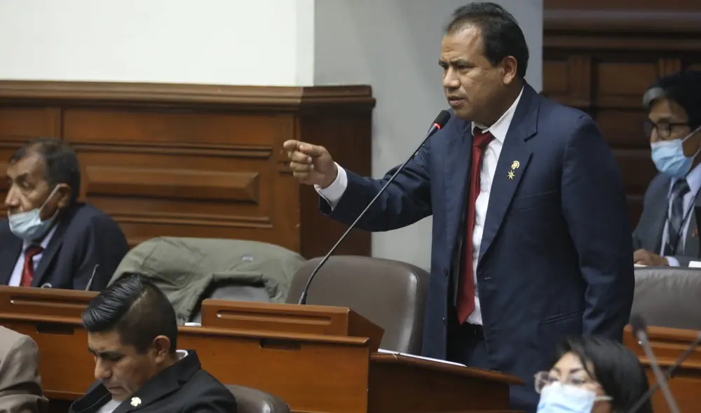 "Cerramos fila contra la vacancia presidencial que pretende hacer la derecha golpista", dijo Edgar Tello. Foto: Congreso