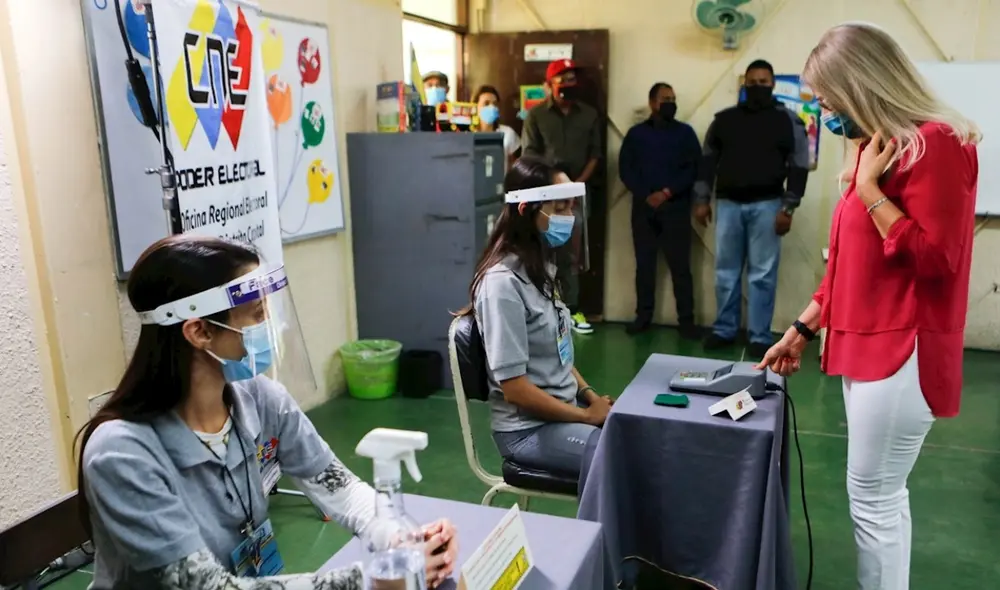 Hay 1500 puntos del Registro Electoral distribuidos por el país que están autorizados para realizar el derecho a voto. Foto: EFE/Prensa Miraflores. Hay 1500 puntos del Registro Electoral distribuidos por el país que están autorizados para realizar el derecho a voto. Foto: EFE/Prensa Miraflores.