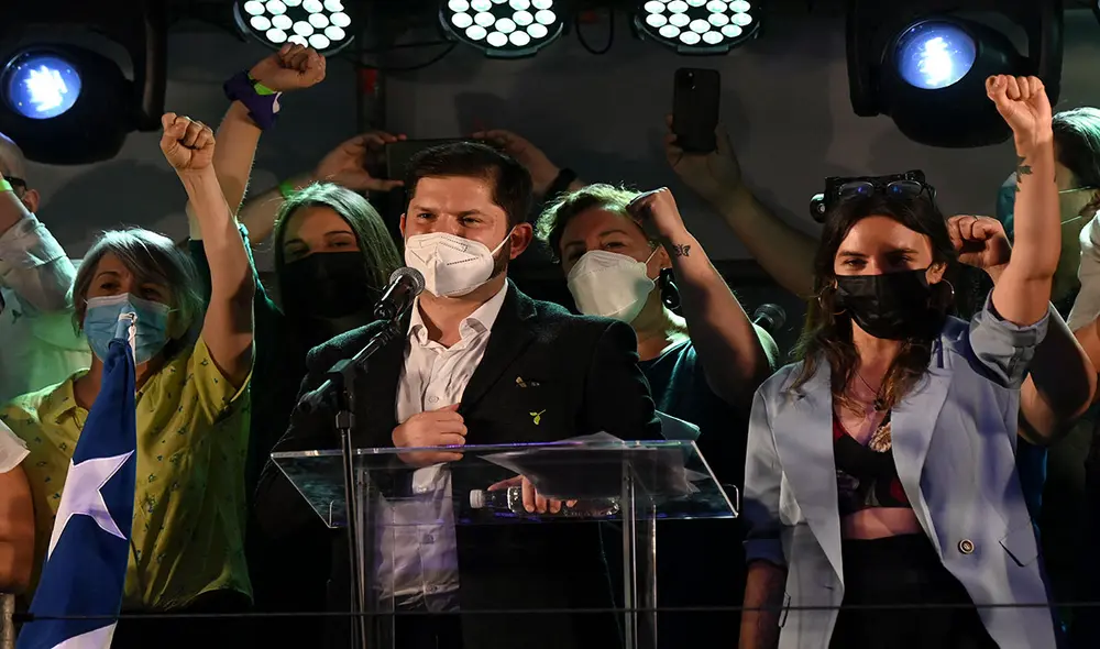 Gabriel Boric ofreció un discurso en la sede de su comando. Foto: AFP