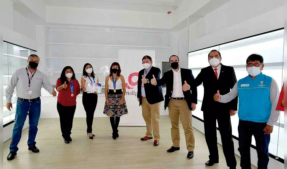 Nuevo local. Ganadoras de la categoría Emprendedor Imparable de Usil, dentro del stand del Mall Plaza que ocuparán en los próximos seis meses. Foto: difusión