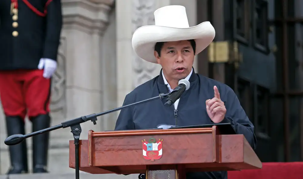 El presidente promulgó este lunes 22 la ley que amplía el bachillerato automático hasta el 2023. Foto: Presidencia