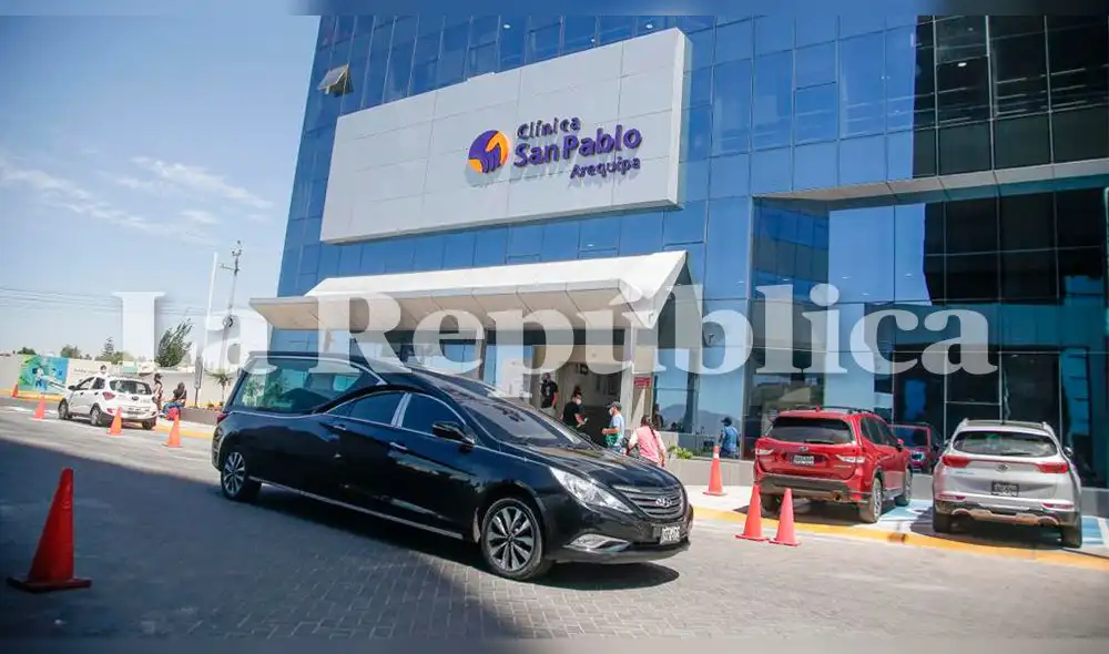 Carroza fúnebre que trasladó el cuerpo de Walter Gutiérrez. Foto: Rodrigo Talavera/La República Carroza fúnebre que trasladó el cuerpo de Walter Gutiérrez. Foto: Rodrigo Talavera/La República