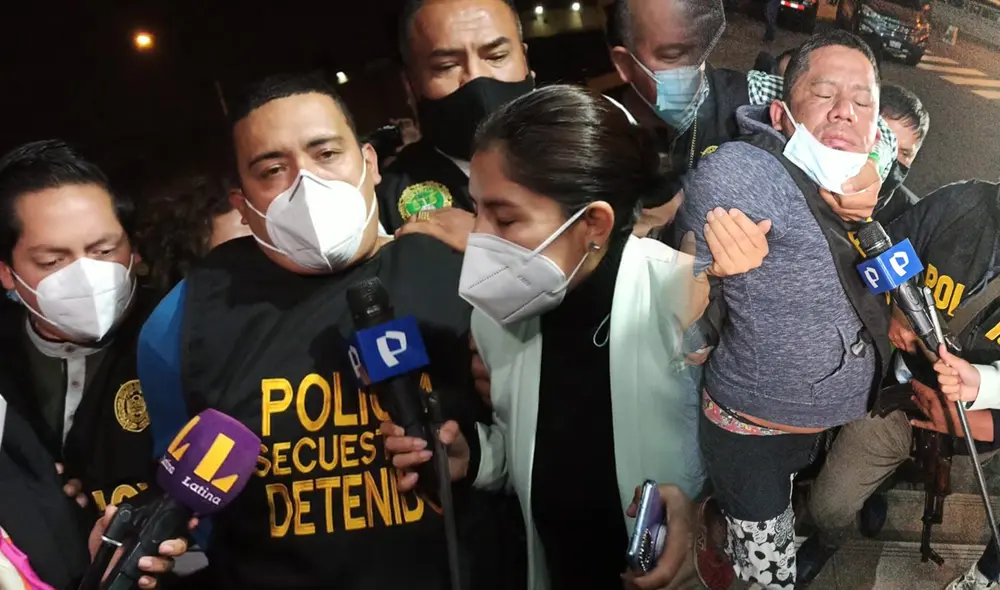 Sujetos fueron trasladados a la Dirincri del Cercado de Lima para continuar con las diligencias correspondientes. Foto: Joel Robles/ URPI-LR