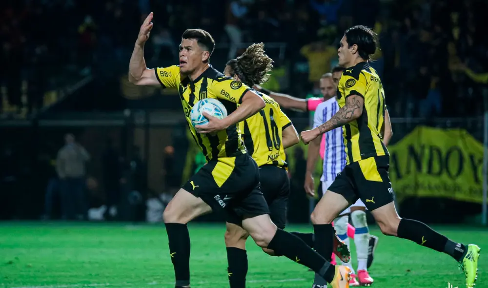 Peñarol se mantiene en la punta del Campeonato Uruguayo con tres puntos por encima de Cerro Largo. Foto: Campeonato Uruguayo