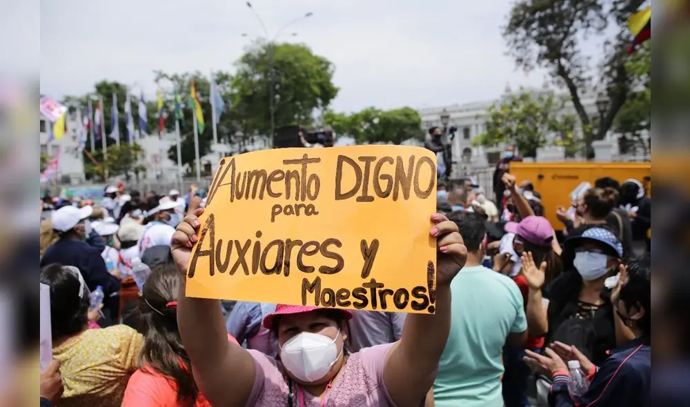 Sutep realiza movilización nacional para exigir anulación de prueba docente. Foto: John Reyes - LR Sutep realiza movilización nacional para exigir anulación de prueba docente. Foto: John Reyes - LR
