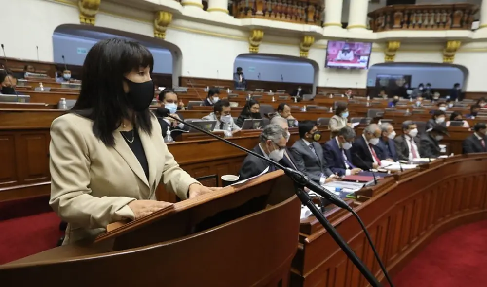 "Compartimos con el Congreso este objetivo de asegurar estabilidad económica", dijo Mirtha Vásquez. Foto: Congreso