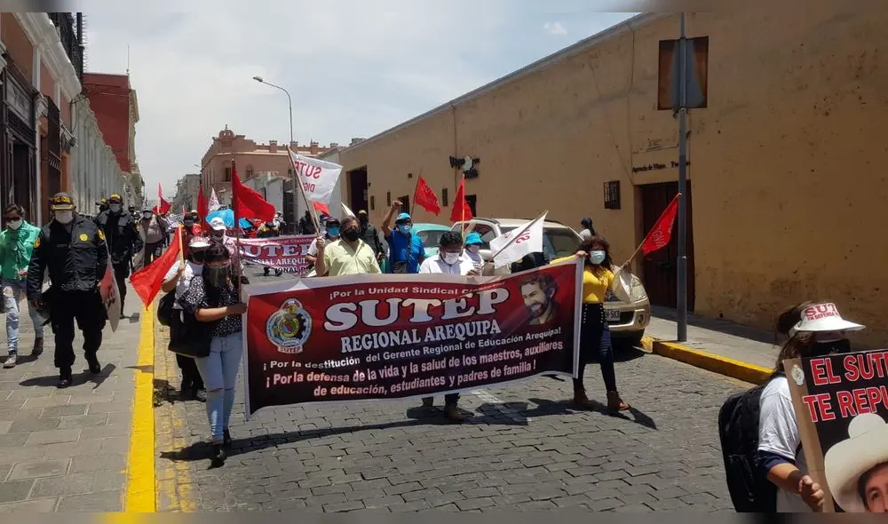 Manifestantes marcharon por las principales calles de Arequipa. Foto: URPI Alexis Choque