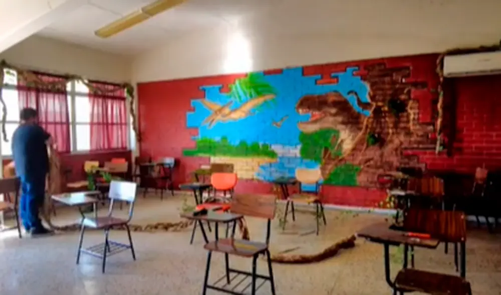El maestro modificó la pared trasera de su salón de clases con un bello mural al estilo Jurassic Park. Foto: captura de TikTok/@elprofechido