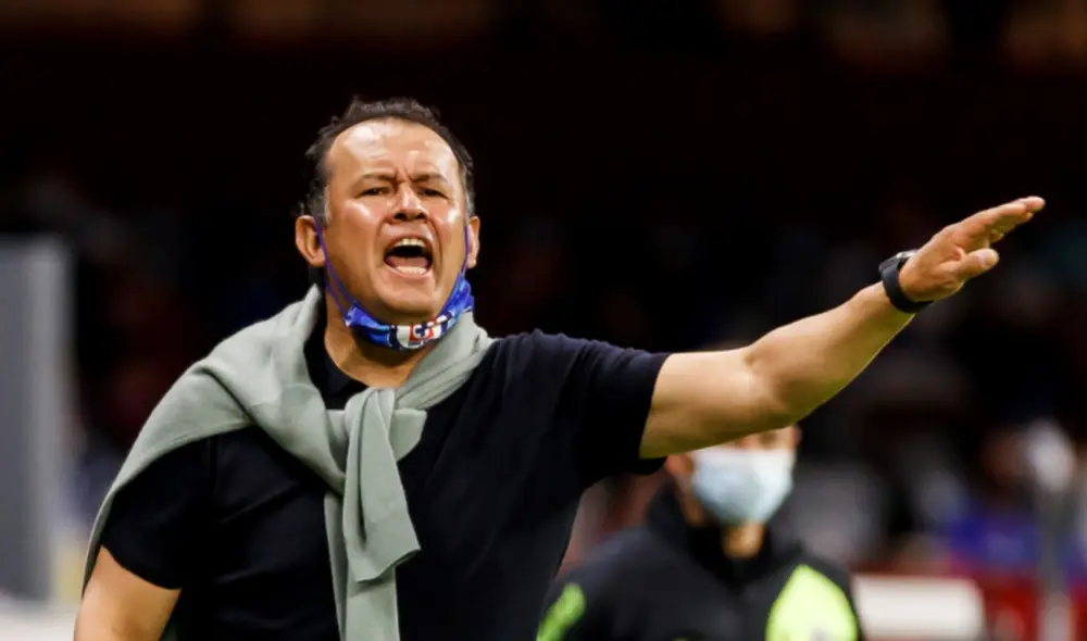 Juan Reynoso dirige al Cruz Azul de la Liga Mx. Foto: EFE