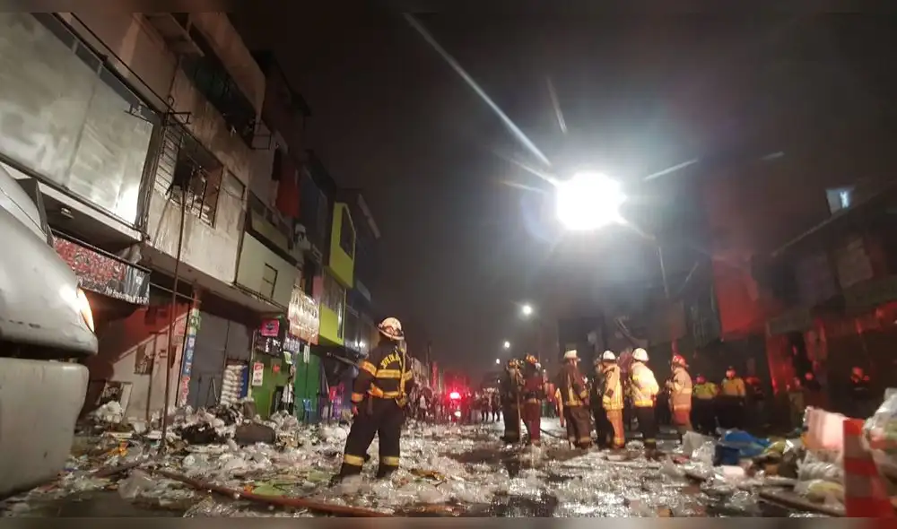 El siniestro afectó a un predio de cuatro pisos. Foto: Grace Mora / URPI-LR El siniestro afectó a un predio de cuatro pisos. Foto: Grace Mora / URPI-LR