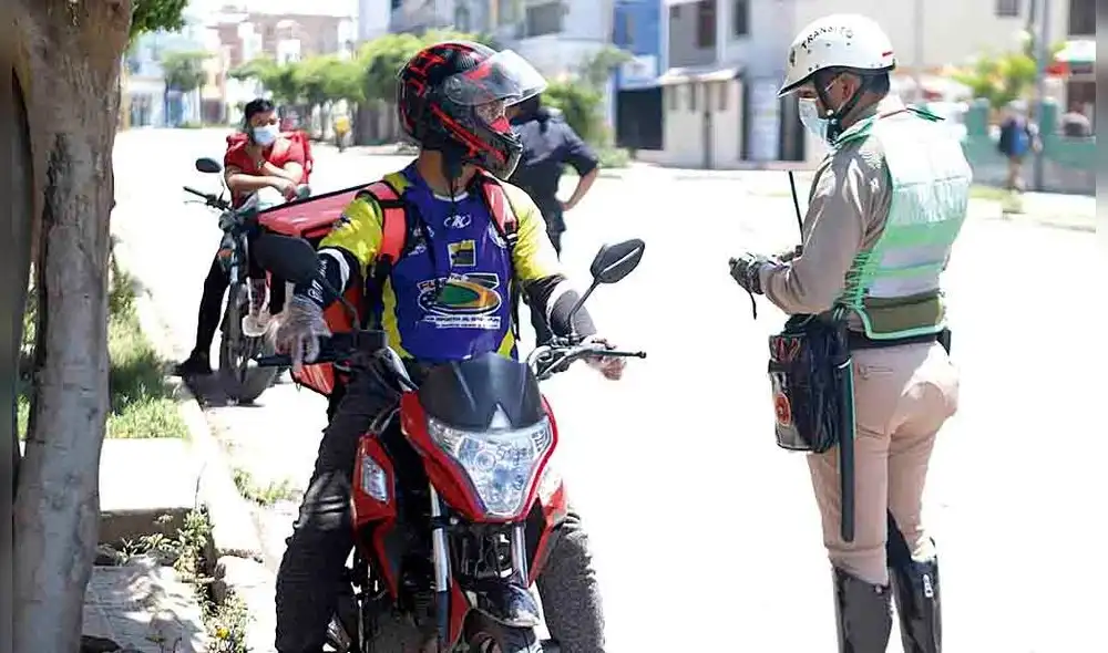 En la mira. PNP incautó 136 licencias falsificadas. Foto: La República En la mira. PNP incautó 136 licencias falsificadas. Foto: La República