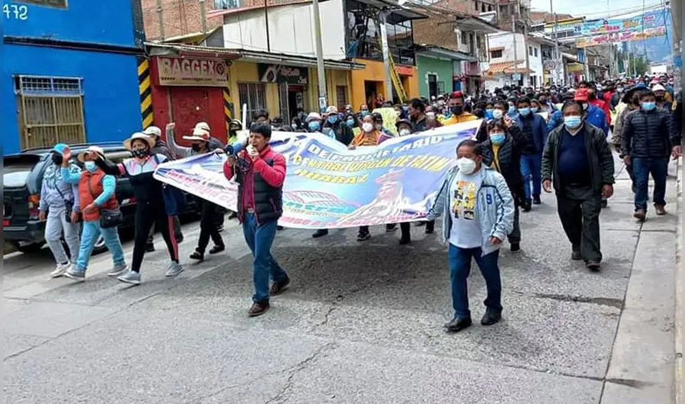 Huaracinos salieron a las calles para reclamar construcción de moderno nosocomio. Foto: Áncash Noticias. Huaracinos salieron a las calles para reclamar construcción de moderno nosocomio. Foto: Áncash Noticias.