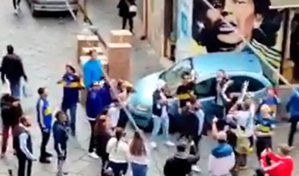 Hincas de Boca abarrotan Nápoli en honor a Diego Armando Maradona. Foto: captura ESPN