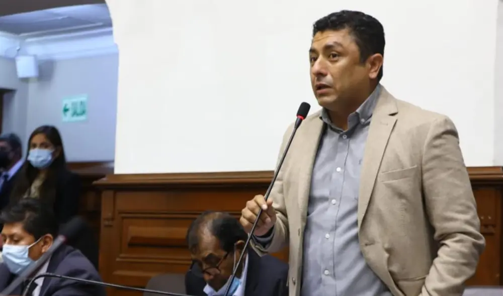 El congresista de Perú Libre cuestionó la crítica que realizó el legislador Alejandro Aguinaga en el pleno de este miércoles. Foto: Congreso El congresista de Perú Libre cuestionó la crítica que realizó el legislador Alejandro Aguinaga en el pleno de este miércoles. Foto: Congreso