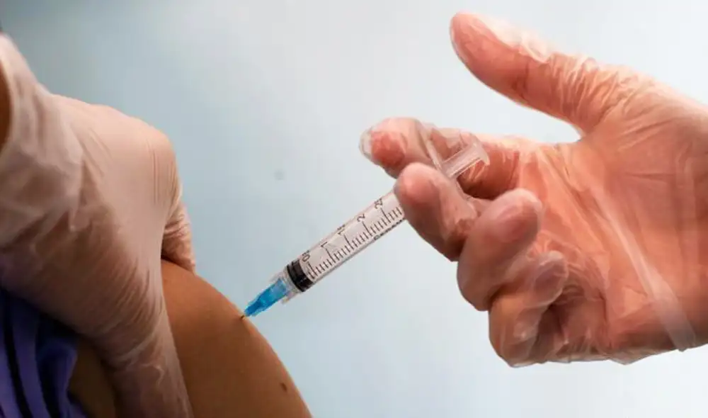 Con esta nueva vacuna se busca una inmunidad de larga data contra la COVID-19. Foto: referencial / Claudio Reyes / AFP Con esta nueva vacuna se busca una inmunidad de larga data contra la COVID-19. Foto: referencial / Claudio Reyes / AFP