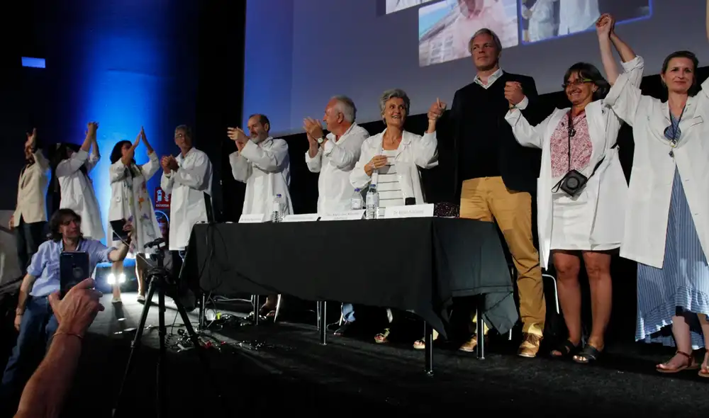 En imagen aparecen los integrantes de la organización Médicos por la Verdad, una red acusada de promover bulos acerca de la COVID-19. Foto: referencial/José Escudero