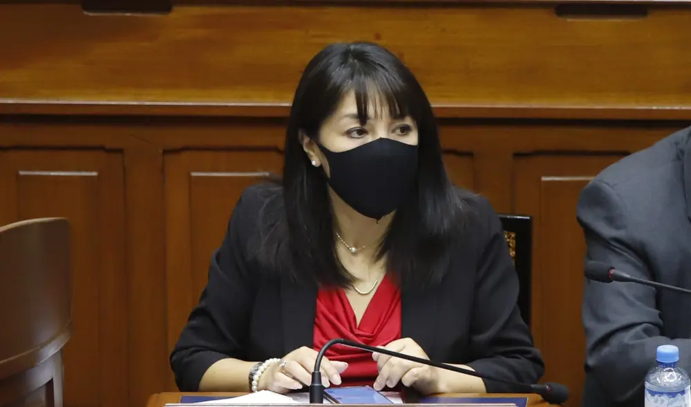 Mirtha Vásquez en el Congreso durante el Pleno en que se expone y debate la Ley del Presupuesto 2022. Foto: PCM