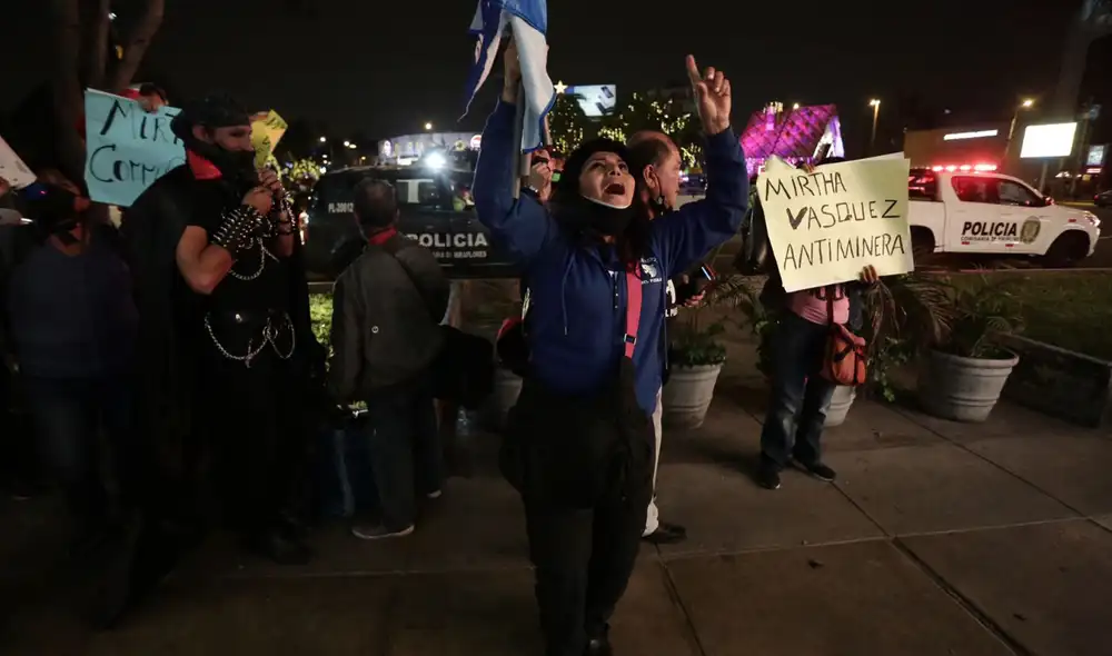 La Resistencia irrumpió con insultos presentación del libro de Daniel Olivares. Foto: Gerardo Marín/La República La Resistencia irrumpió con insultos presentación del libro de Daniel Olivares. Foto: Gerardo Marín/La República