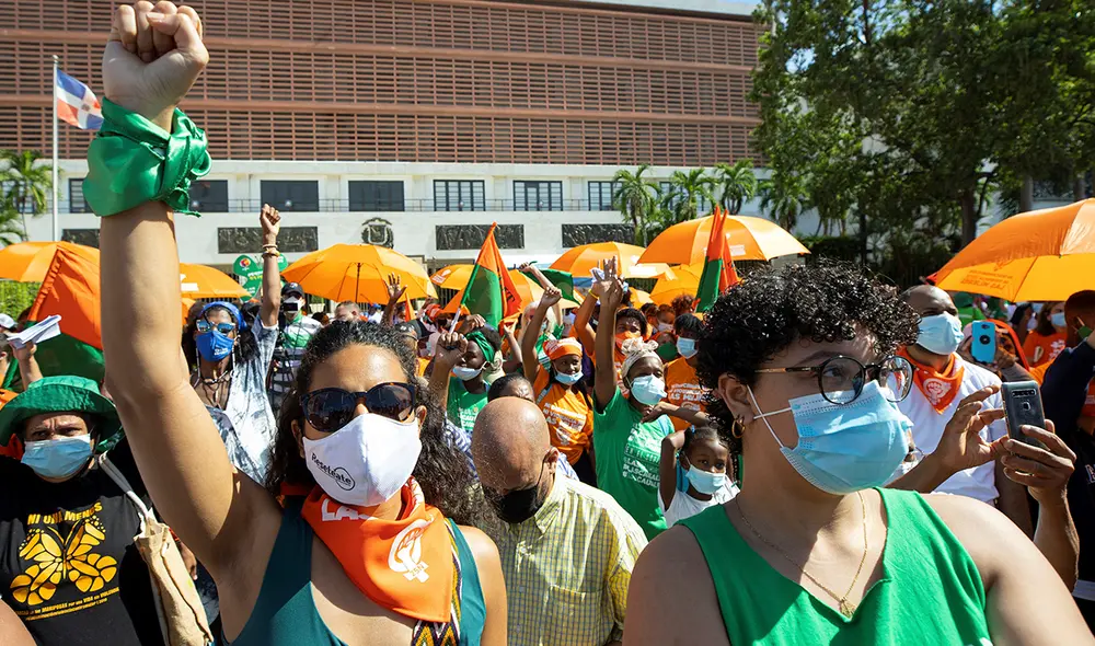 Decenas de mujeres participan en una movilización con motivo de la conmemoración del Día Internacional de la Eliminación de la Violencia en República Dominicana. Foto: EFE Decenas de mujeres participan en una movilización con motivo de la conmemoración del Día Internacional de la Eliminación de la Violencia en República Dominicana. Foto: EFE