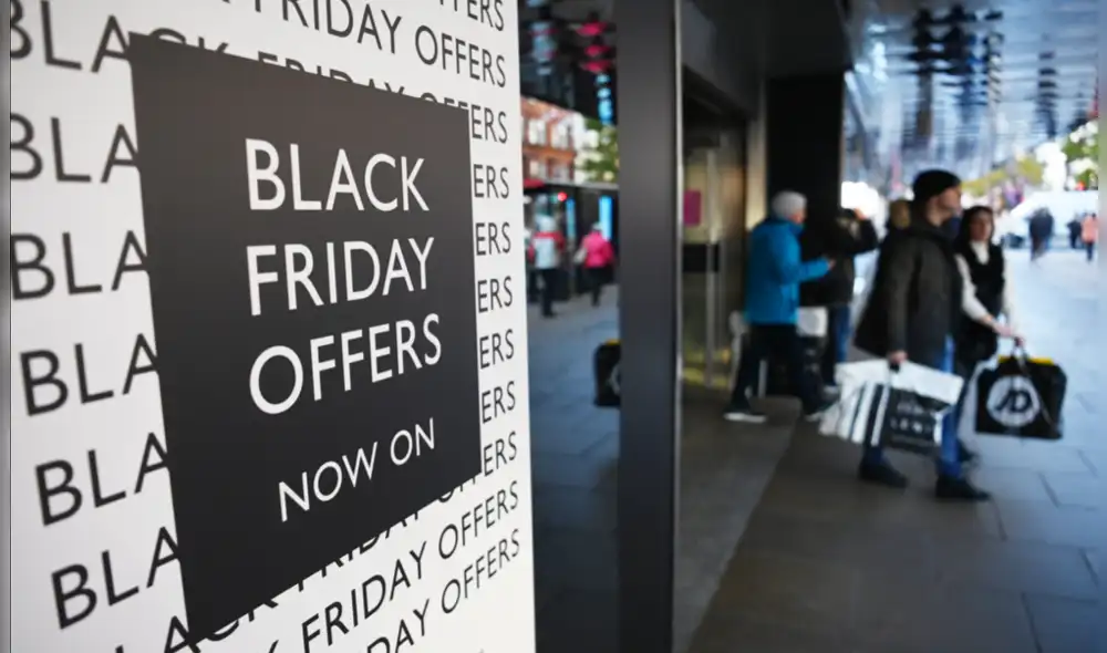 Descubre las mejores tiendas del Black Friday y los productos más recomendables que ofrecen diversas tiendas, a puertas de las fiestas navideñas y el cierre del año. Foto: EFE Descubre las mejores tiendas del Black Friday y los productos más recomendables que ofrecen diversas tiendas, a puertas de las fiestas navideñas y el cierre del año. Foto: EFE
