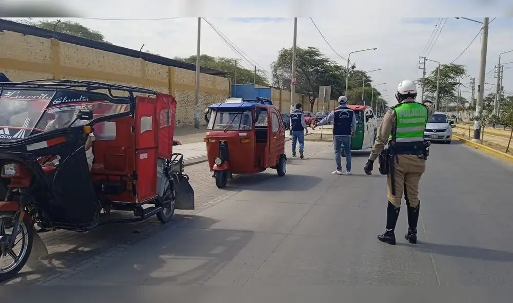 PNP intervino a infractores. Foto: Municipio Veintiséis de Octubre PNP intervino a infractores. Foto: Municipio Veintiséis de Octubre