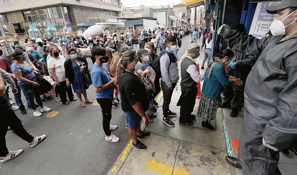 Cuidado. La concentración de personas es una de las causas del aumento del contagio. Foto: La República