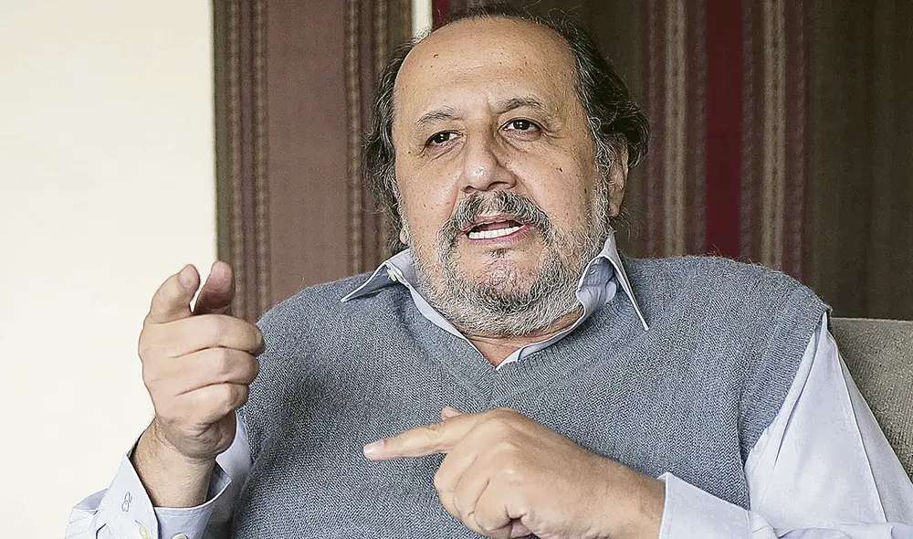 Racismo. Azpur señala que una élite política no acepta que un profesor rural lidere la nación. Foto: Gerardo Marín/La República