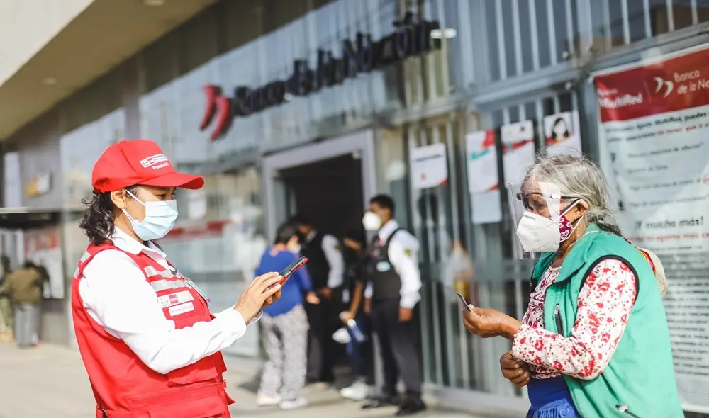 Sigue el paso a paso para realizar este procedimiento y cobrar el Bono Yanapay. Foto y video: La República/Banco de la Nación