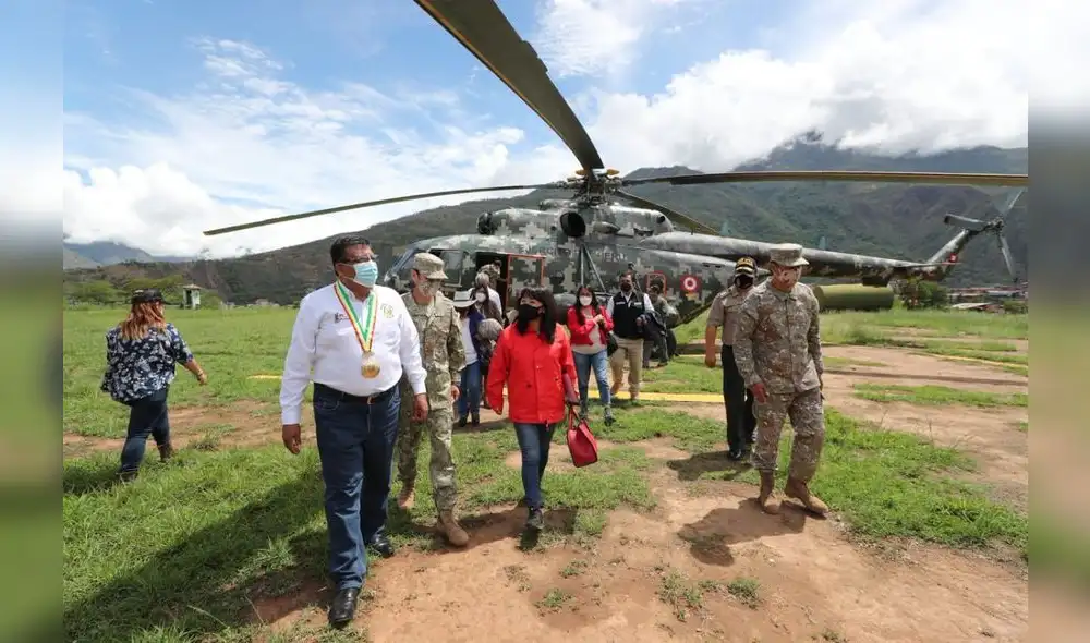 Mirtha Vásquez llega a Quillabamba junto a funcionarios del Poder Ejecutivo. Foto: Twitter / @pcmperu Mirtha Vásquez llega a Quillabamba junto a funcionarios del Poder Ejecutivo. Foto: Twitter / @pcmperu