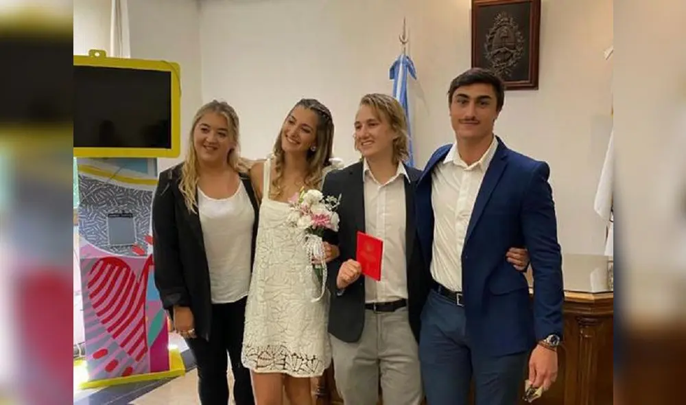 Marido y mujer, en el Registro Civil de la calle Uruguay en Argentina. Foto: Flor Campolongo/Twitter Marido y mujer, en el Registro Civil de la calle Uruguay en Argentina. Foto: Flor Campolongo/Twitter