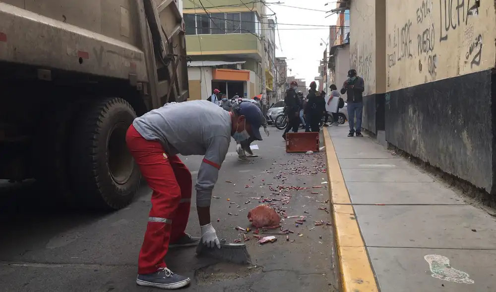 Hasta el momento, se desconoce címo es que los tubos de muestras de sangre llegaron hasta este lugar. Foto: URPI GLR Hasta el momento, se desconoce címo es que los tubos de muestras de sangre llegaron hasta este lugar. Foto: URPI GLR