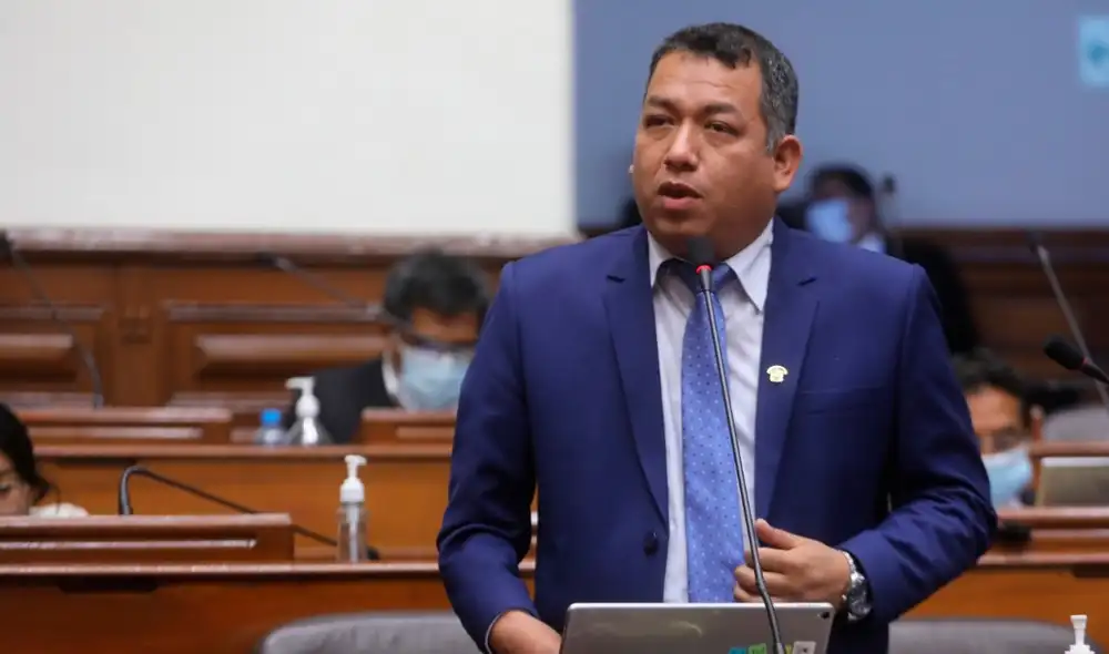 "Seguro que la votación será 15 congresistas (de Acción Popular) en contra de esta moción", indicó Darwin Espinoza. Foto: Congreso