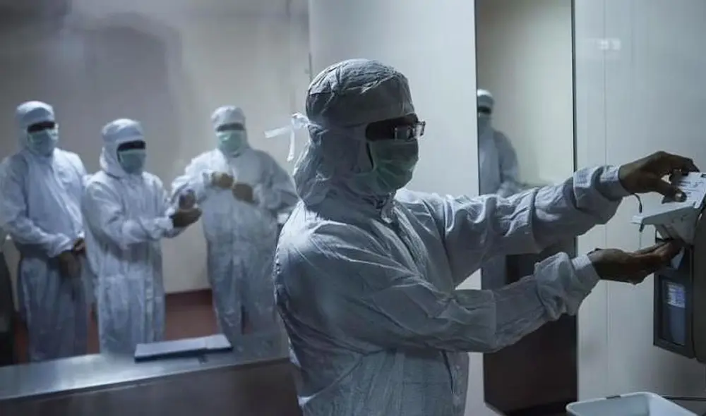 La variante del coronavirus recién nombrada ómicron está siendo estudiada por diversos grupos de científicos. Foto: referencial / AFP