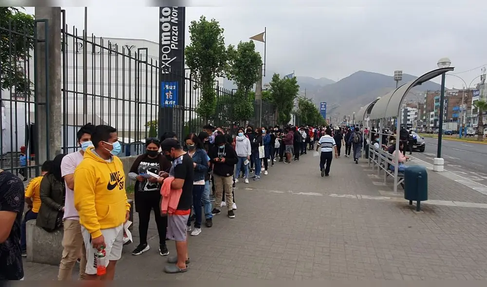 Desde el 15 de diciembre, se exigirá el carné de vacunación para ingresar a lugares cerrados. Foto: María Pía Ponce / URPI-LR Desde el 15 de diciembre, se exigirá el carné de vacunación para ingresar a lugares cerrados. Foto: María Pía Ponce / URPI-LR