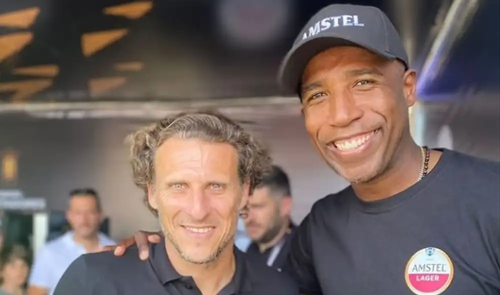 Luis Guadalupe y Diego Forlán se encontraron en la final de la Copa Libertadores. Foto: cutoguadalupe16