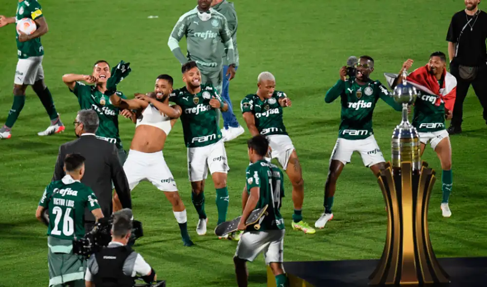 Palmeiras se coronó campeón de la Copa Libertadores 2021 tras superar 2-1 a Flamengo. Foto: AFP Palmeiras se coronó campeón de la Copa Libertadores 2021 tras superar 2-1 a Flamengo. Foto: AFP