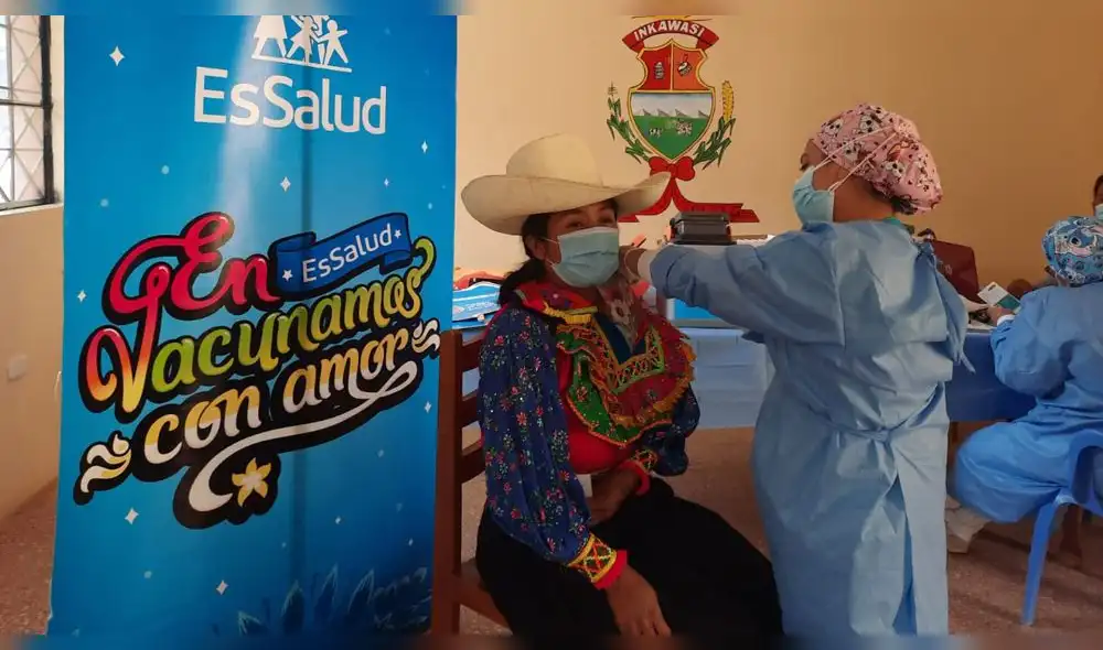 Brigadas de EsSalud vacunaron contra la COVID-19 a pobladores de Puchaca en Incahuasi. Foto: EsSalud. Brigadas de EsSalud vacunaron contra la COVID-19 a pobladores de Puchaca en Incahuasi. Foto: EsSalud.