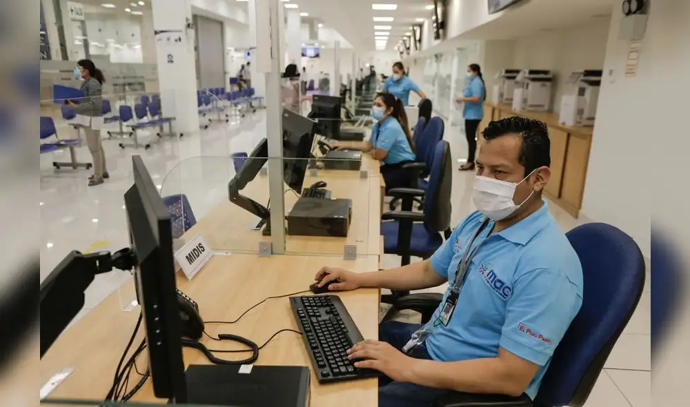 A partir del 15 de diciembre, la ley permite el regreso de los trabajadores inmunizados. Foto: Antonio Melgarejo