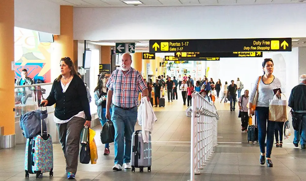Los expertos sugieren al postulante ser honesto con su hoja de vida y no agregar información que podría perjudicarlo en una entrevista de trabajo. Foto: Ositran