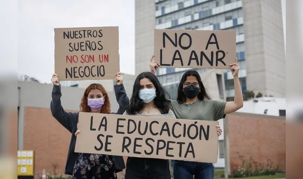 Integrantes de la Federación de Estudiantes de la PUCP. Fotografía: Antonio Melgarejo