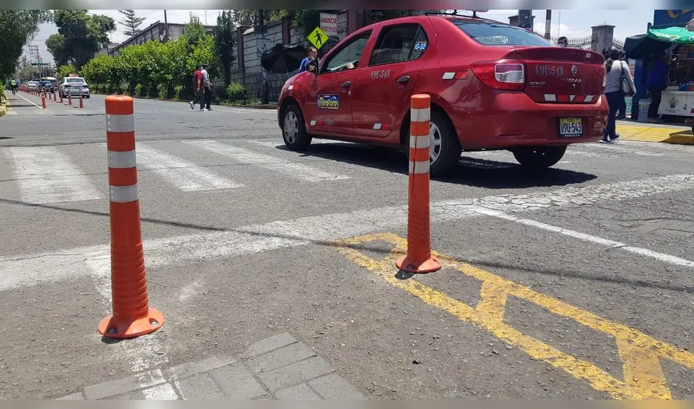 Arequipa. Señales de ciclovías no son respetadas por choferes. Foto: Wilder Pari / URPI Arequipa. Señales de ciclovías no son respetadas por choferes. Foto: Wilder Pari / URPI
