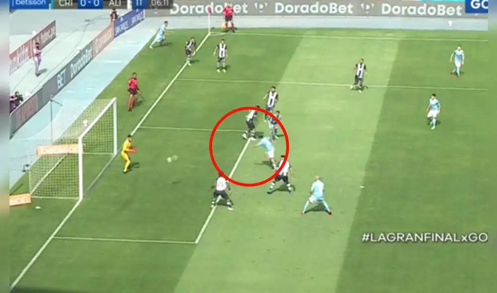 Sporting Cristal tuvo la primera clara del partido. Foto: captura Gol Perú Sporting Cristal tuvo la primera clara del partido. Foto: captura Gol Perú