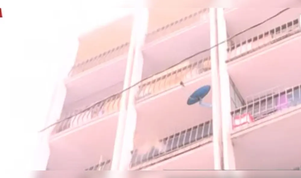 El hecho ocurrió en una vivienda en la cuadra 2 de la avenida Emancipación, en el distrito de Cercado de Lima. Foto: captura Panamericana Noticias El hecho ocurrió en una vivienda en la cuadra 2 de la avenida Emancipación, en el distrito de Cercado de Lima. Foto: captura Panamericana Noticias