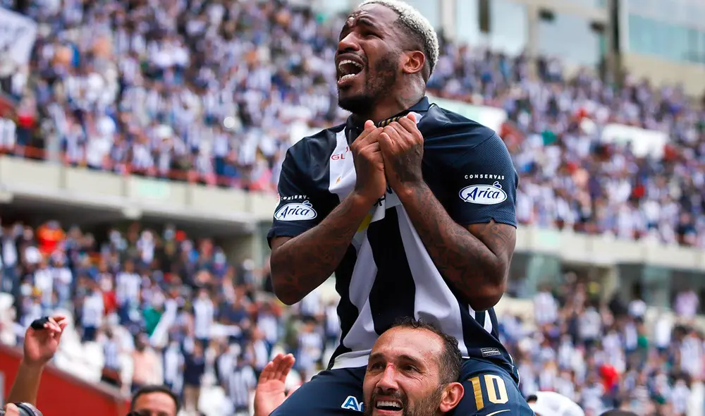 Jefferson Farfán retornó a Alianza Lima tras 17 años. Foto: Twitter @LigaFutProf