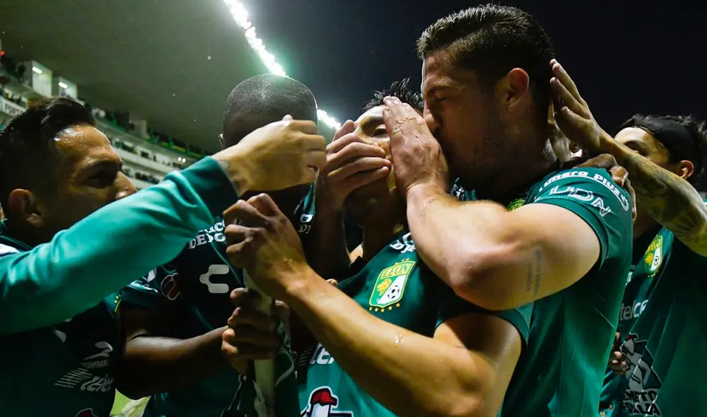 Ángel Mena convirtió los dos goles del triunfo del León sobre Puebla por la Liguilla. Foto: Twitter
